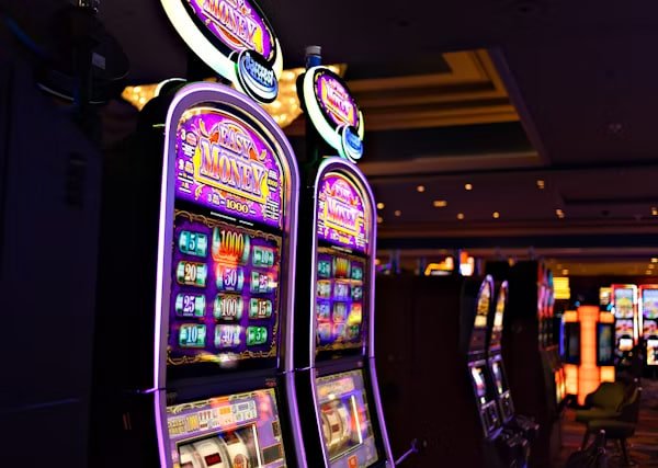 মোবাইলে baji casino স্লট গেম খেলার দৃশ্য